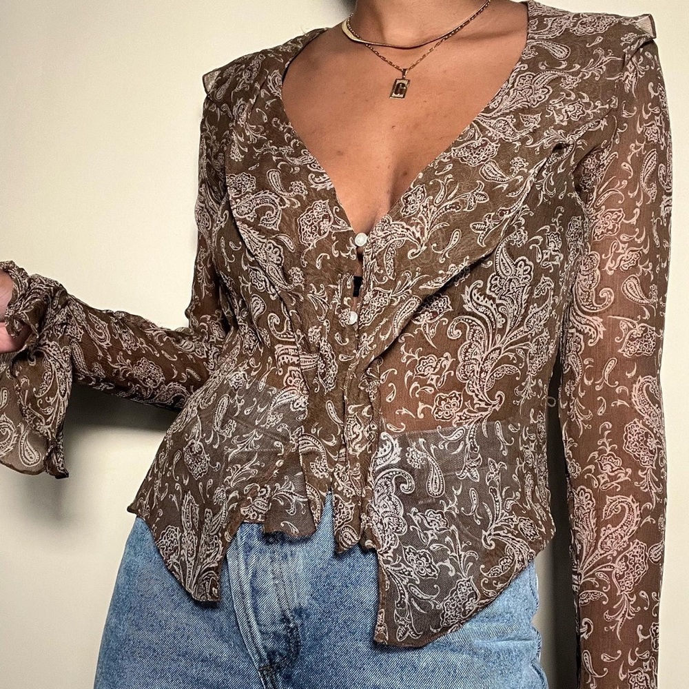Beautiful Ralph Lauren Silk Paisley Top with Ruffles in Brown. Size 4